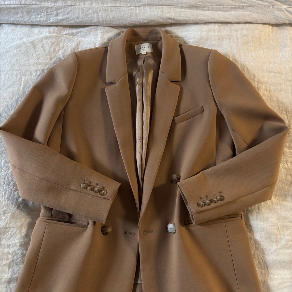 Classic Navy Sport Coat with Tailored Fit and Breathable Fabric